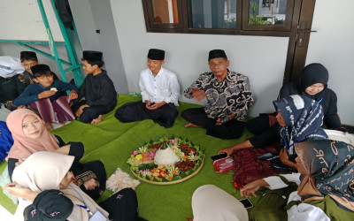 Tradisi Tumpengan Meriahkan Peringatan Maulid Nabi Muhammad SAW 1447 H di MA-PK Ma’arif 01 Kebumen
